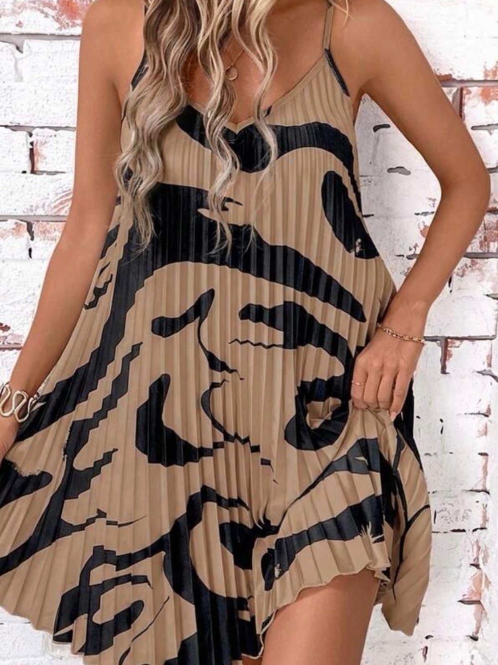 SHEIN Black & Tan Abstract Pleated Mini Dress